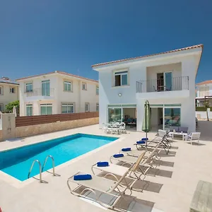 https://shaye-front-line-villa.protaras-cy-hotels.com