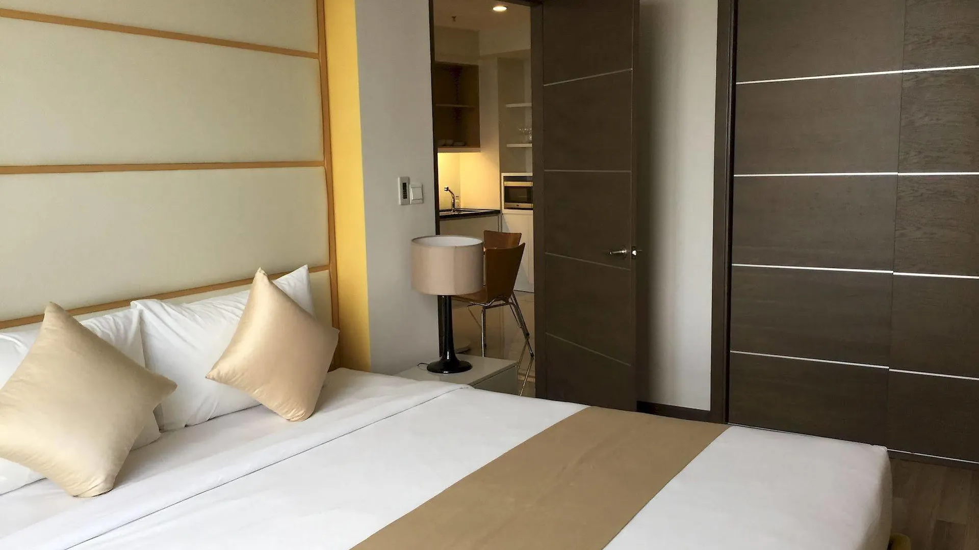 Bluesky Serviced Apartment Airport Plaza Ho Chi Minh City